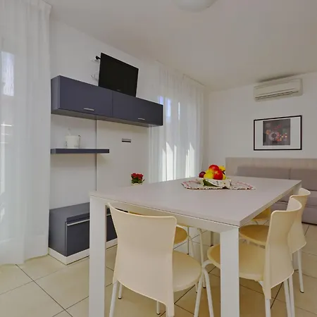 Mare-2 By Interhome Daire